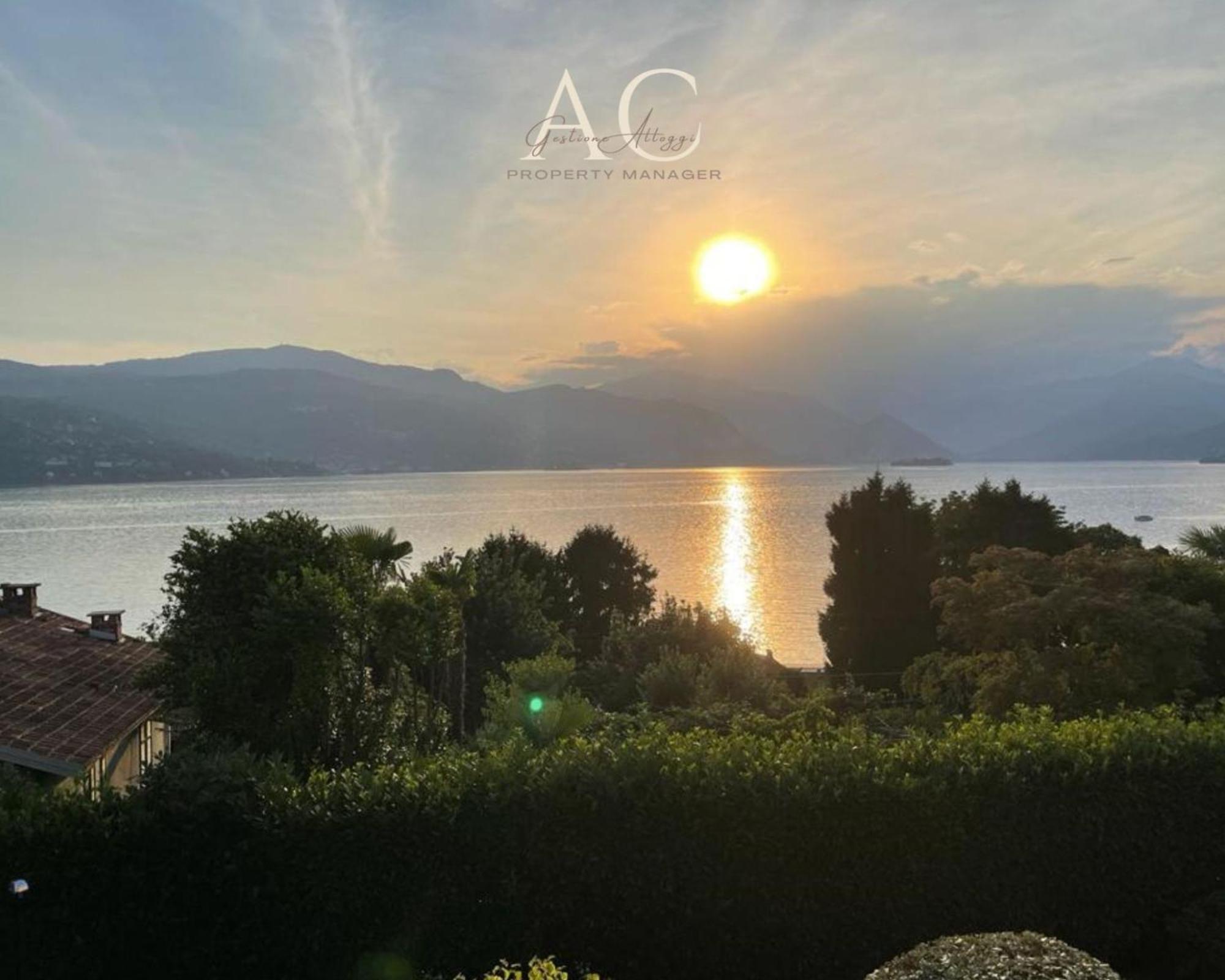 The House On The Lake Reno Di Leggiuno Exteriör bild
