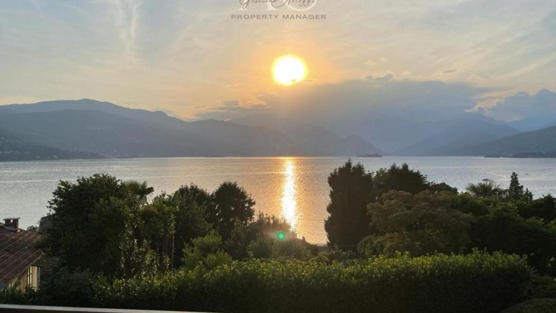 The House On The Lake Reno Di Leggiuno Exteriör bild